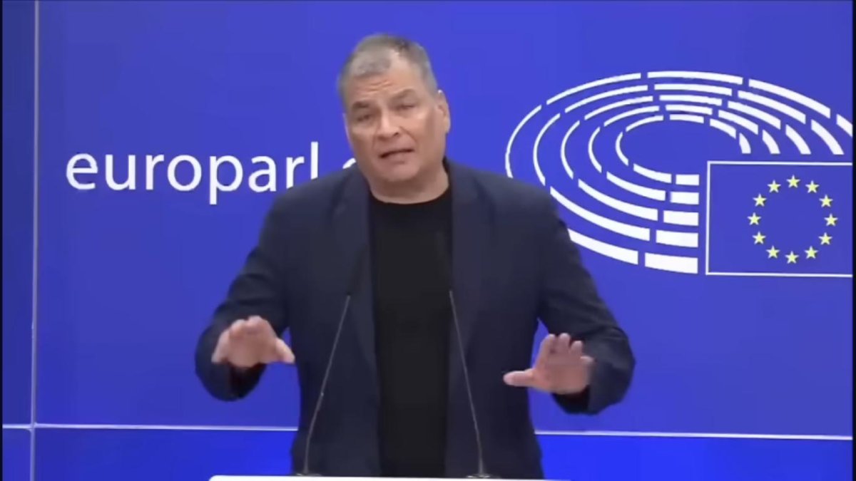 Delirante. En el Parlamento Europeo convocó una rueda de prensa. No fue casi nadie. Y a esos pocos, Rafael Correa les mintió.