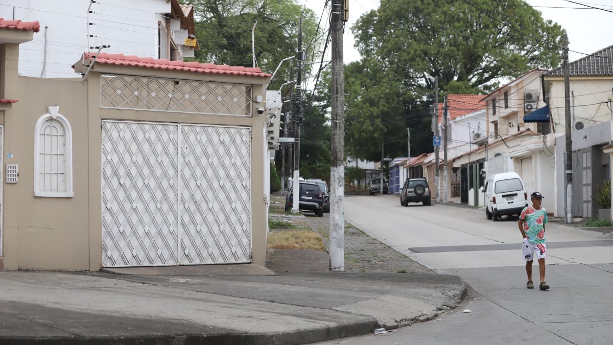 Moradores aseguran que los cortes de luz incrementan la inseguridad en el sector.
