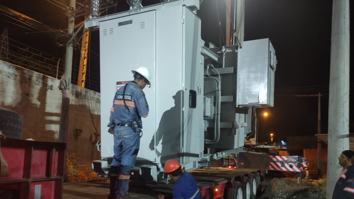 CNEL indicó que el corte de energía en Naranjal se debía al daño de un transformador.
