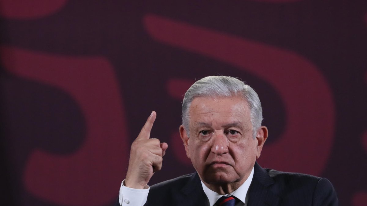 El presidente de México, Andrés Manuel López Obrador, habla este martes durante una rueda de prensa en Palacio Nacional en la Ciudad de México (México).