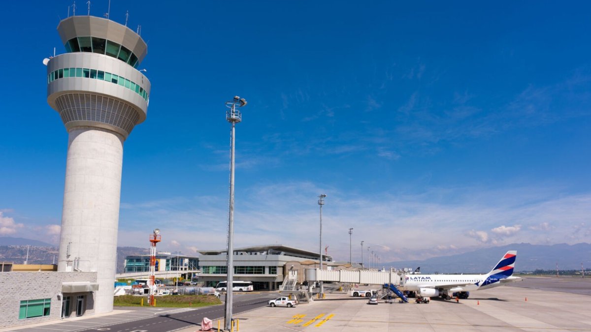 Desde su inauguración en 2013, el Aeropuerto Mariscal Sucre se ha destacado por su moderna infraestructura