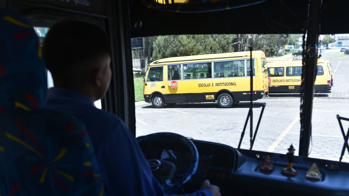 Las busetas y buses deben cumplir requisitos, como tener el permiso de operación vigente.