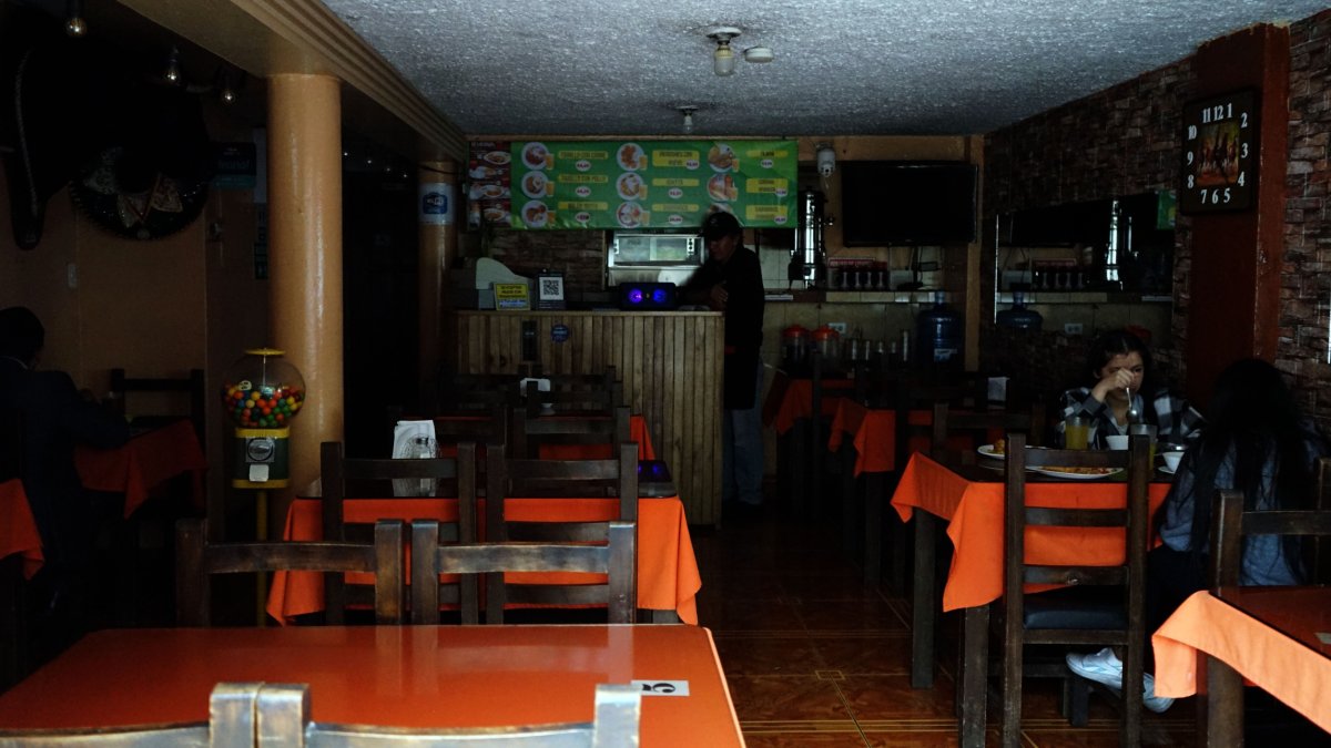 Los negocios buscan adaptarse a los apagones.