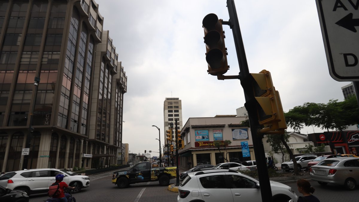 Guayaquil sin luz y sin semáforos.