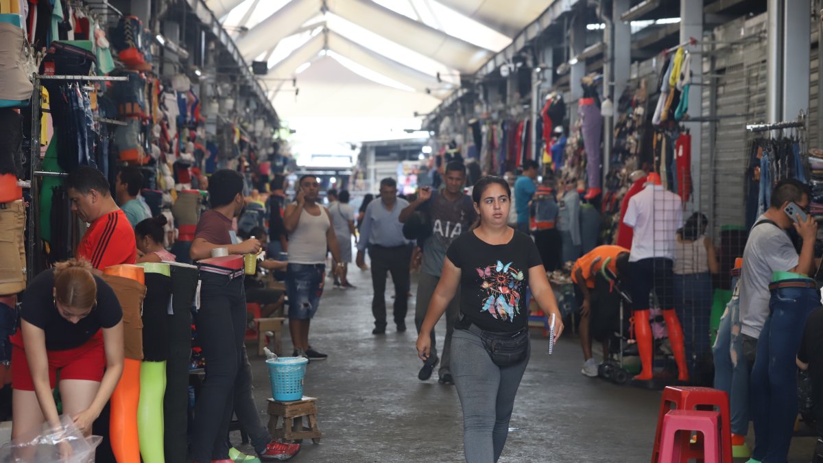 Panorama. Para los comerciantes de la bahía de Guayaquil, esta semana sus ingresos se redujeron hasta un 40 % si se compara con lo que produjeron la semana pasada.