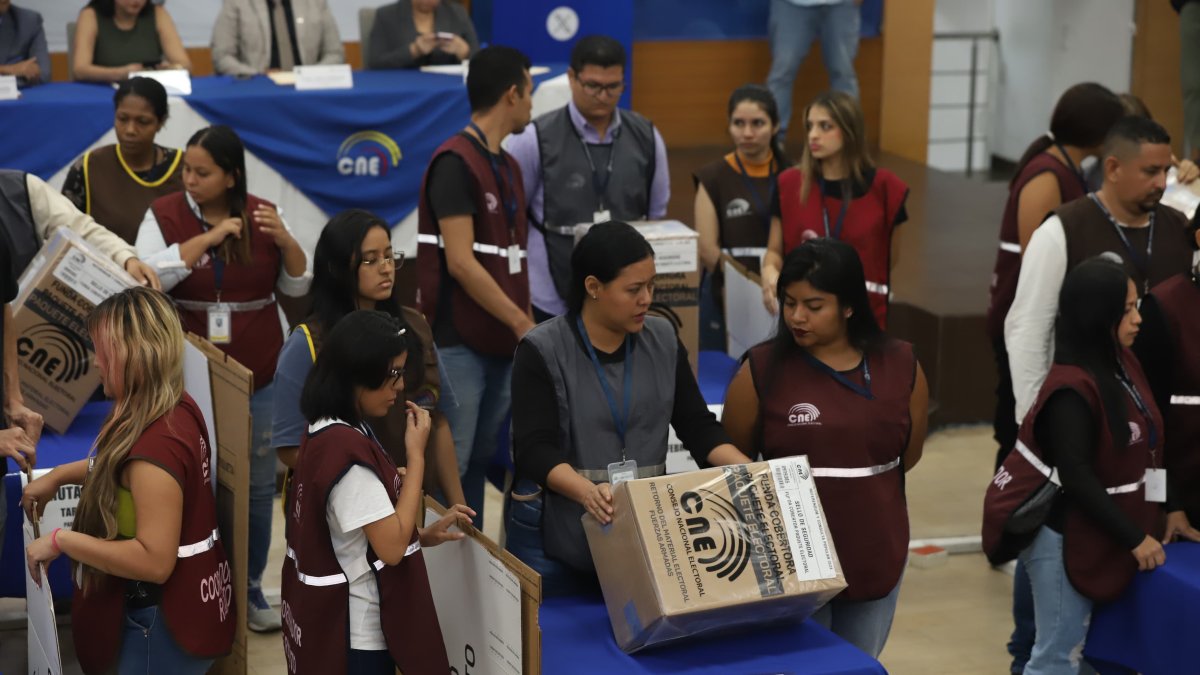 Las Juntas Receptoras del Voto se instalaron en la Delegación Electoral del Guayas a las 7:00.