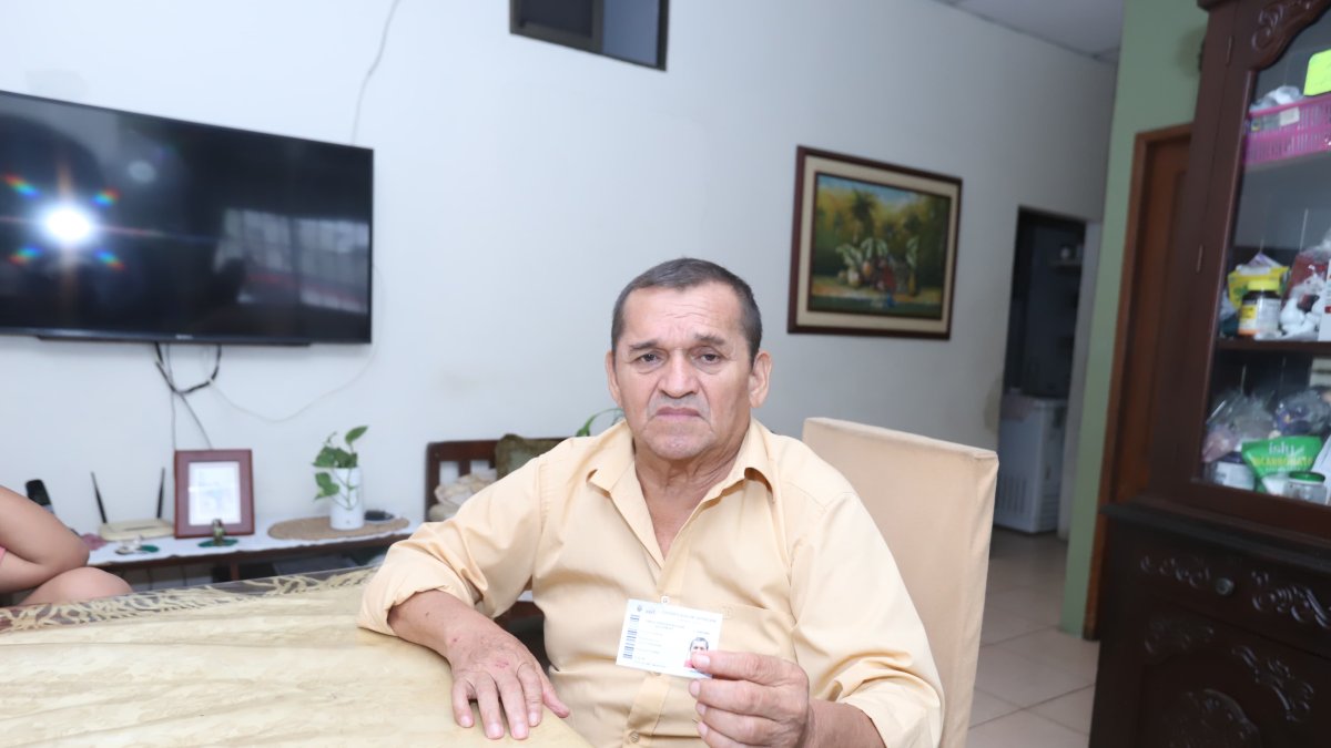 Bolívar Yance se acoge a la modalidad de voto en casa.