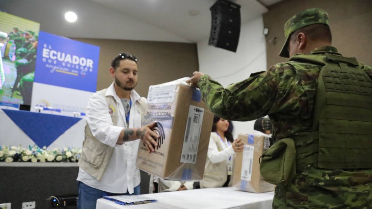 Hoy, 19 de abril de 2024, inició la entrega de paquetes electorales en zonas rurales de Pichincha.