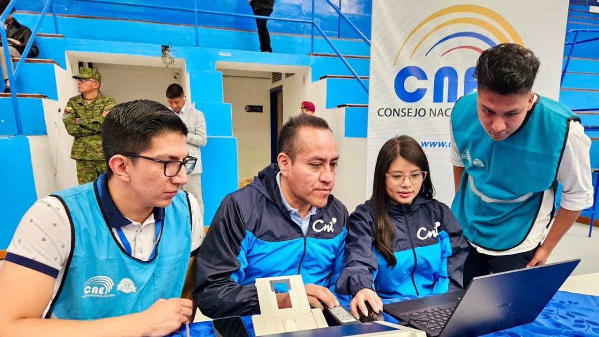 La Corporación Nacional de Telecomunicaciones (CNT) se encargará de proporcionar Conectividad, alojamiento y monitoreo.