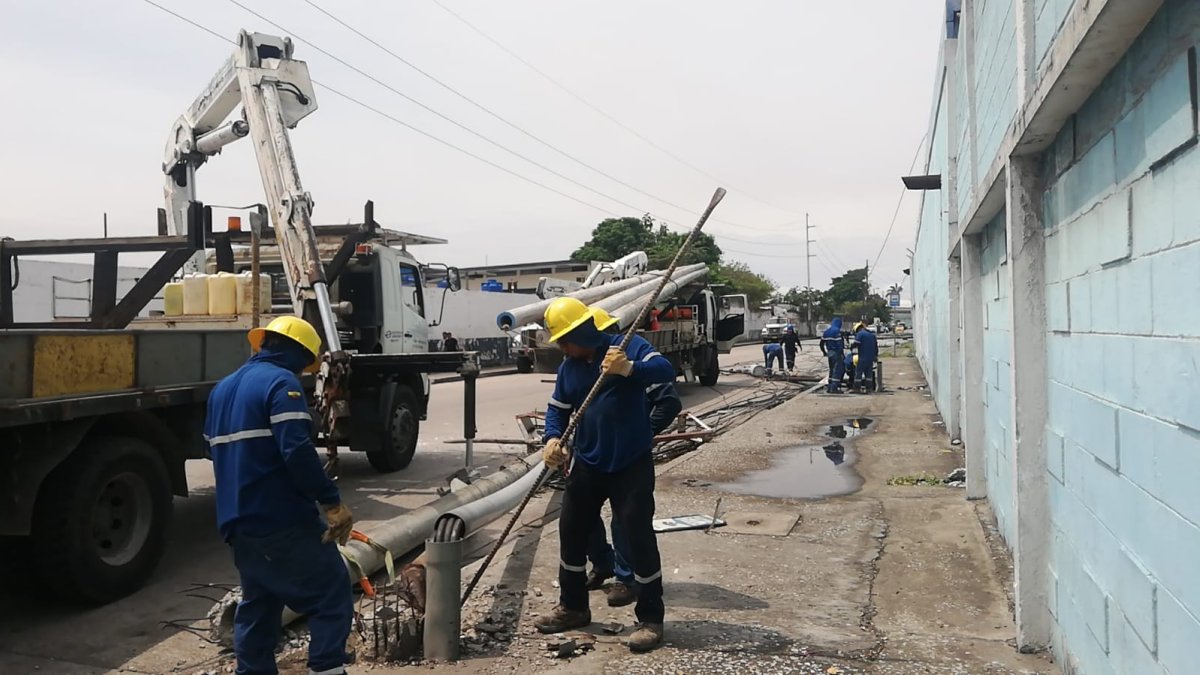 Los postes de luz fueron retirados por parte de CNEL