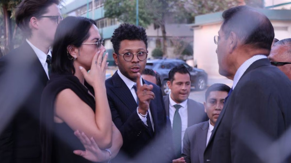 Kalimba al término de la audiencia en el Reclusorio Oriente