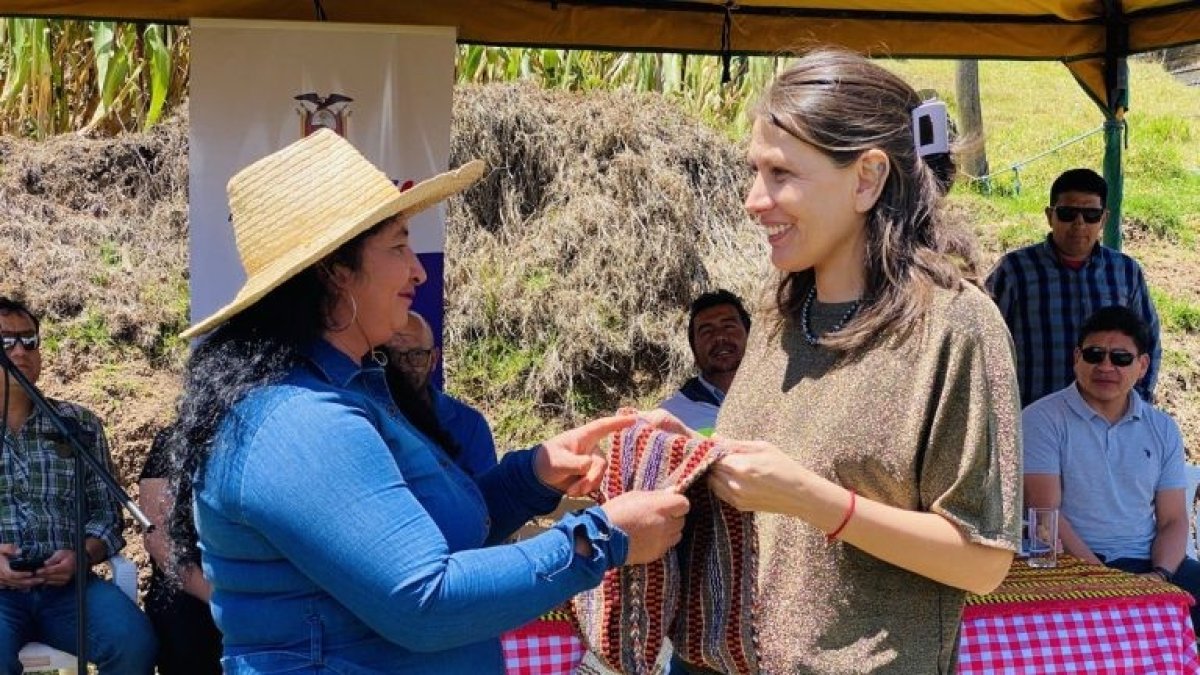 Acto. Pretenden destacar las habilidades de los tejedores.