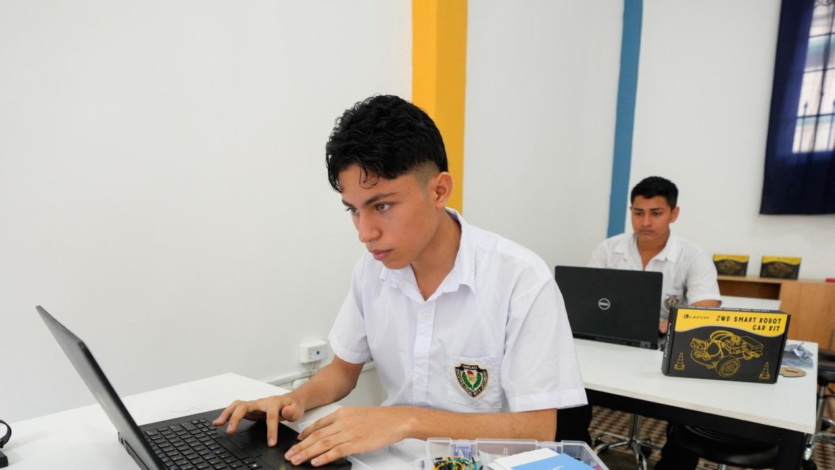 El proceso de matriculación en las escuelas y colegios fiscales del régimen Costa se podrá realizar hasta el 24 de abril próximo.