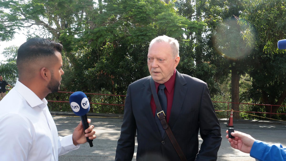 El abogado Jürgen Mossack llegando a una audiencia.