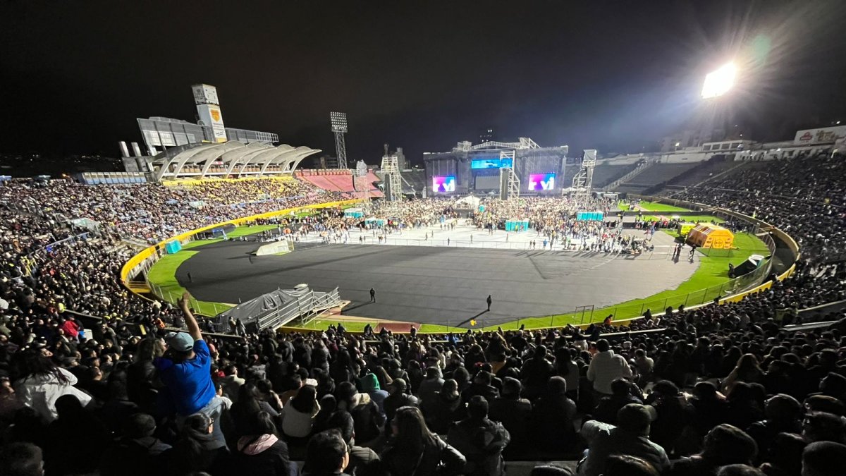 Así luce el estadio Olímpico Atahualpa a menos de una hora para el inicio del show.