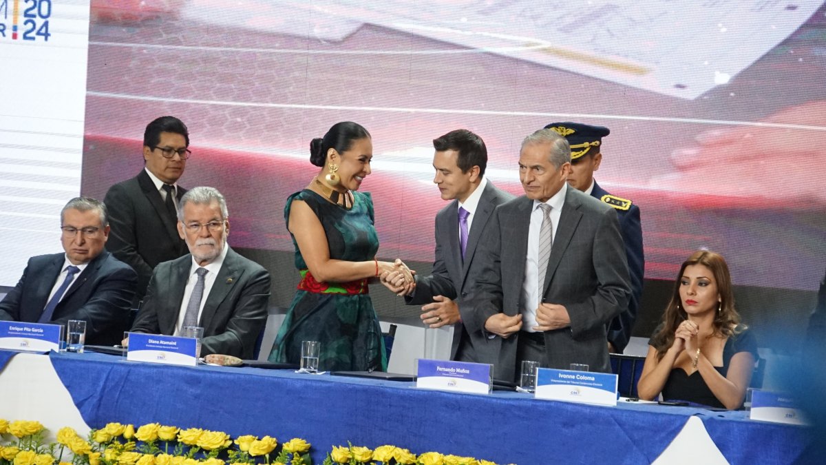 CNE inauguró la jornada electoral en Ecuador.