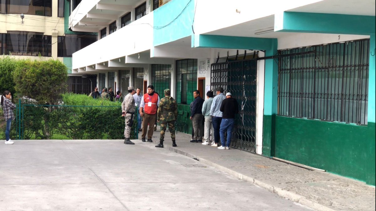 Soldados de reserva participan en la seguridad del proceso electoral