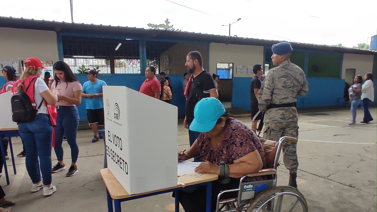Las personas puedes solicitar el sufragio en una mesa preferente