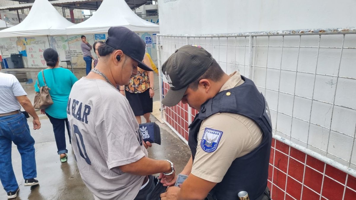 La Policía realiza operativos a nivel nacional para dar seguridad a la ciudadanía durante la jornada electoral
