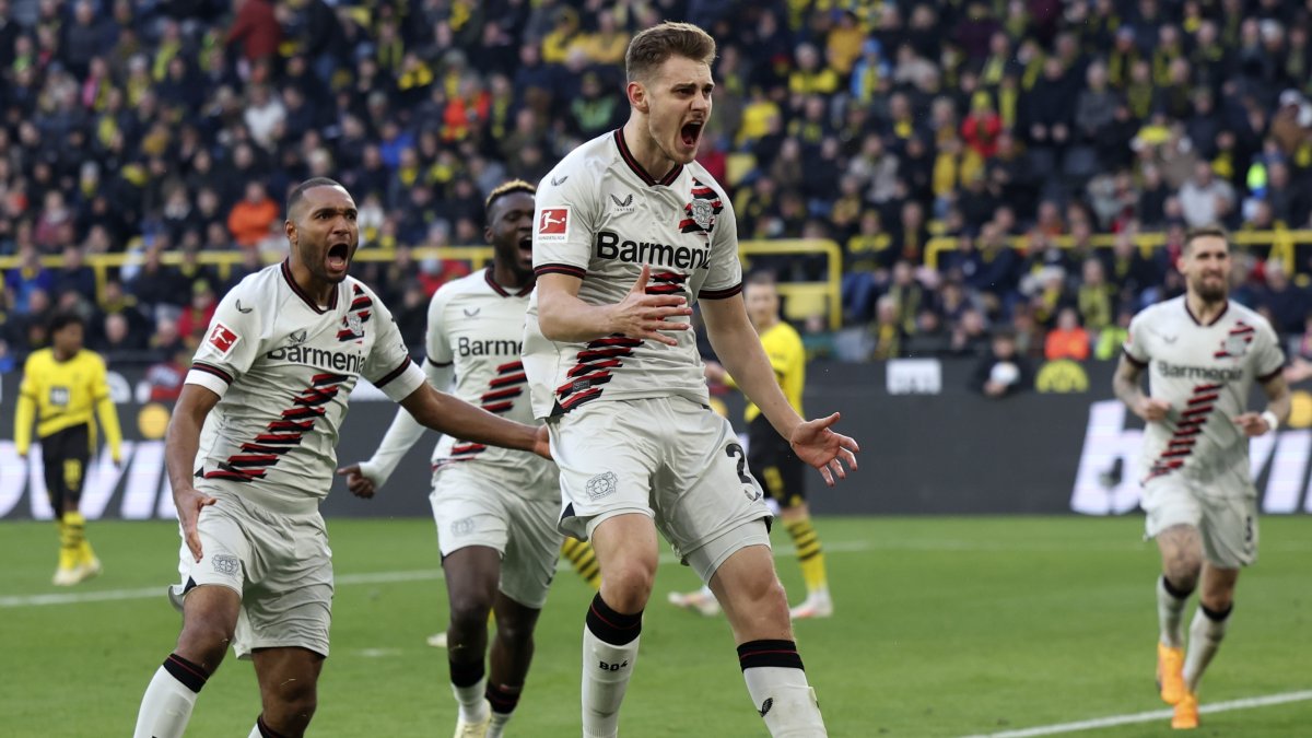 Josip Stanišić marcó el gol del empate de Bayer Leverkusen.