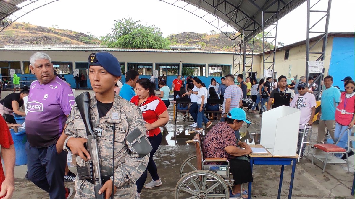 Los recintos electorales se encuentran fuertemente resguardados