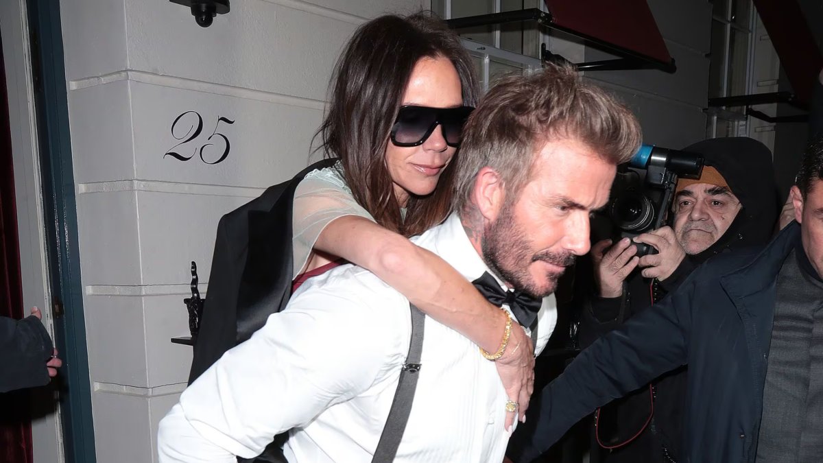 David y Victoria Beckham a la salida del club en el que ella celebró su cumpleaños número cincuenta.