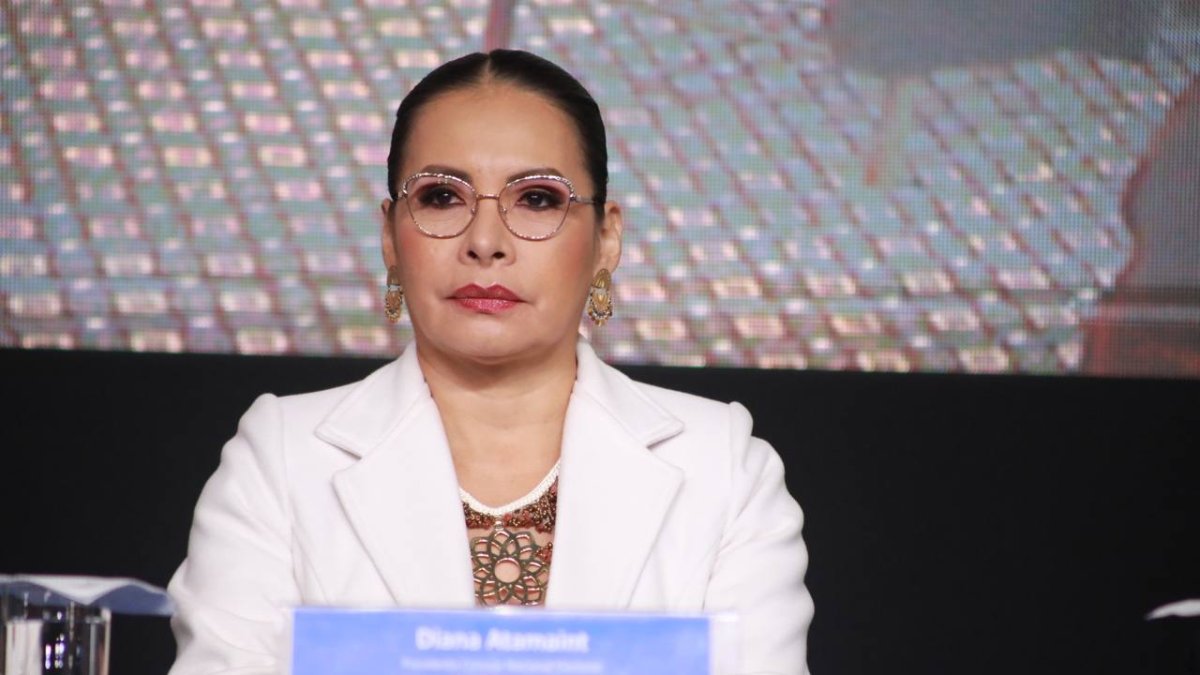 Diana Atamaint, presidenta del CNE.