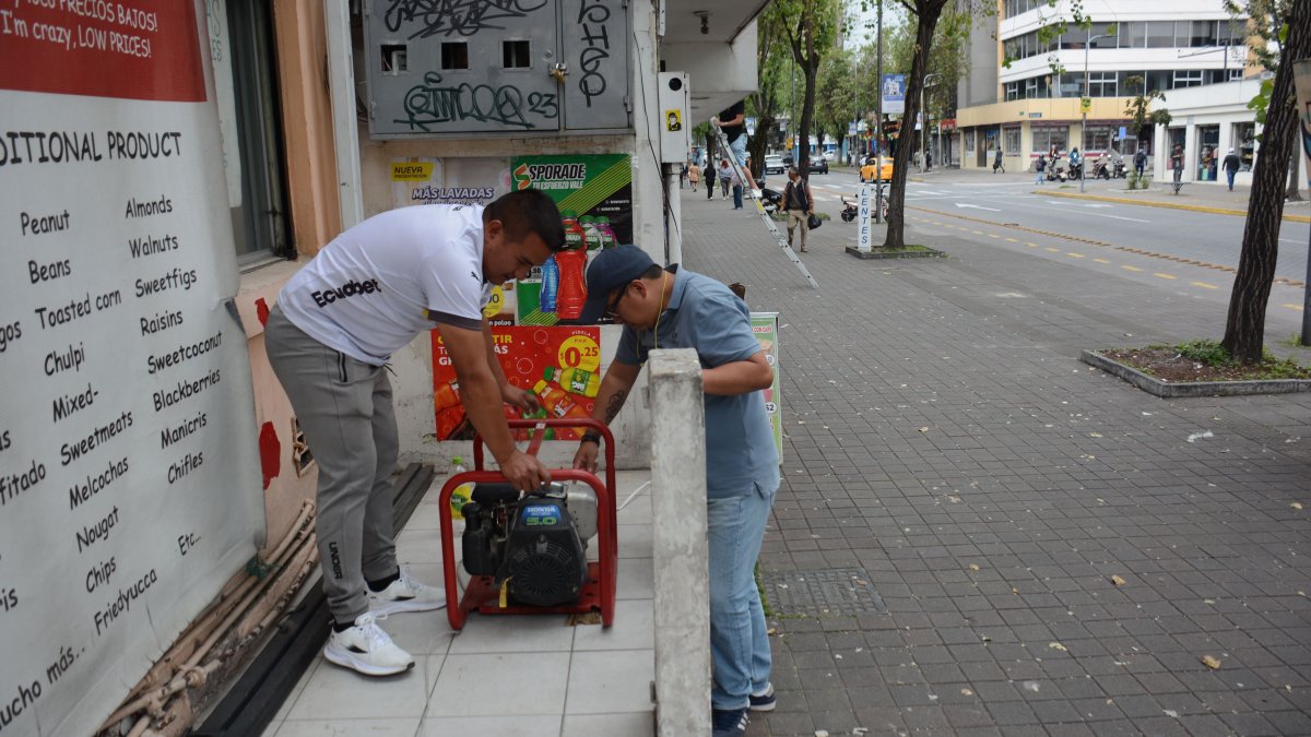 Los negocios han debido implementar plantas de energía para poder operar.