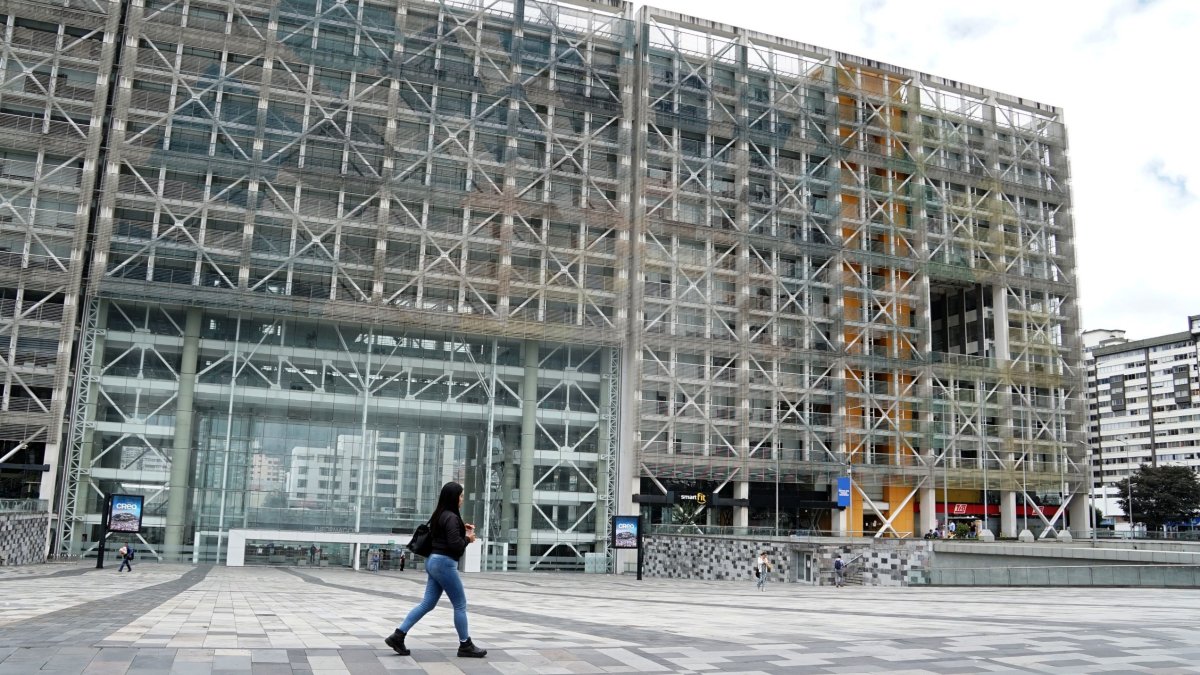 En el sector público el feriado será recuperado con una hora adicional durante 16 días.