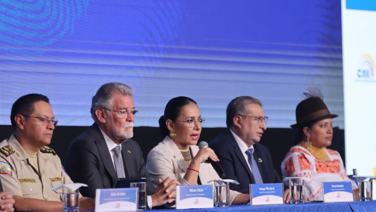 Diana Atamaint es la actual presidenta del CNE