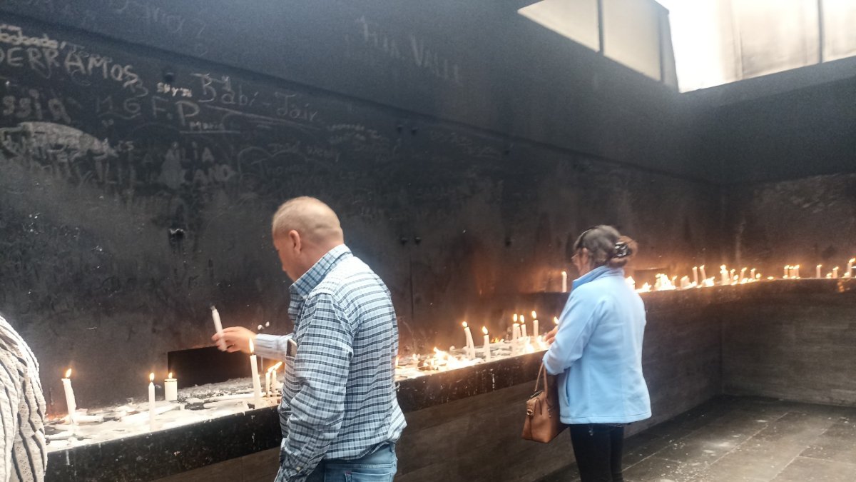 Basílica. Turistas oraron por el futuro del país, según dijeron.