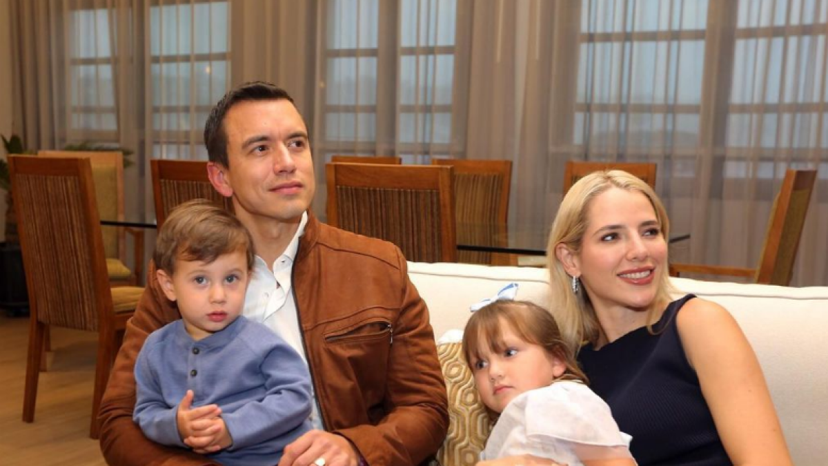 Luego de conocerse las cifras del exit poll, el presidente Daniel Noboa publicó una foto en donde se lo ve junto a su familia.