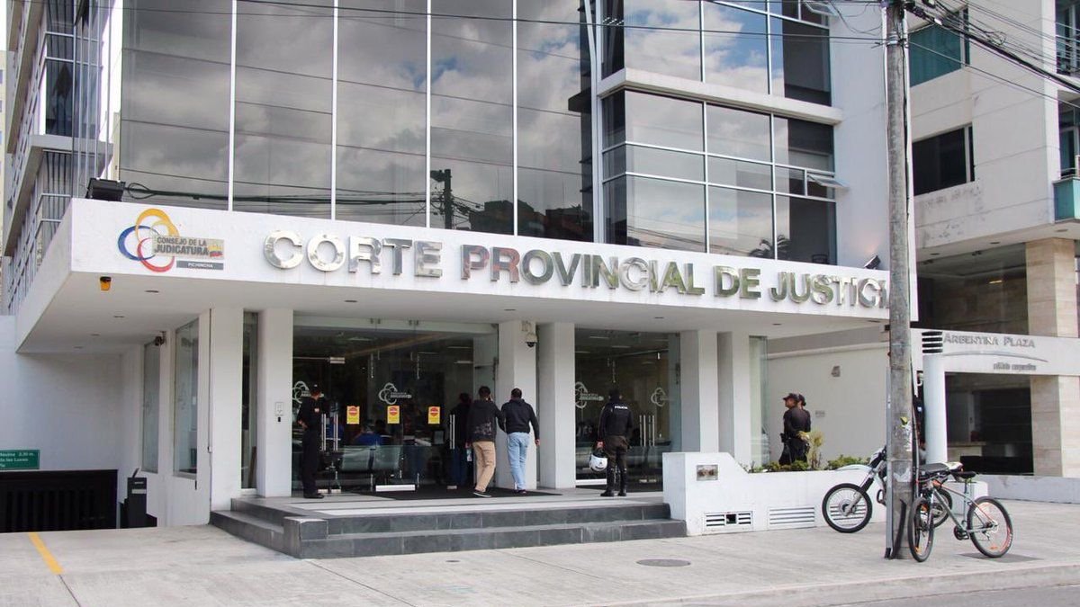 La diligencia se realiza en la Corte Provincial de Justicia de Pichincha.