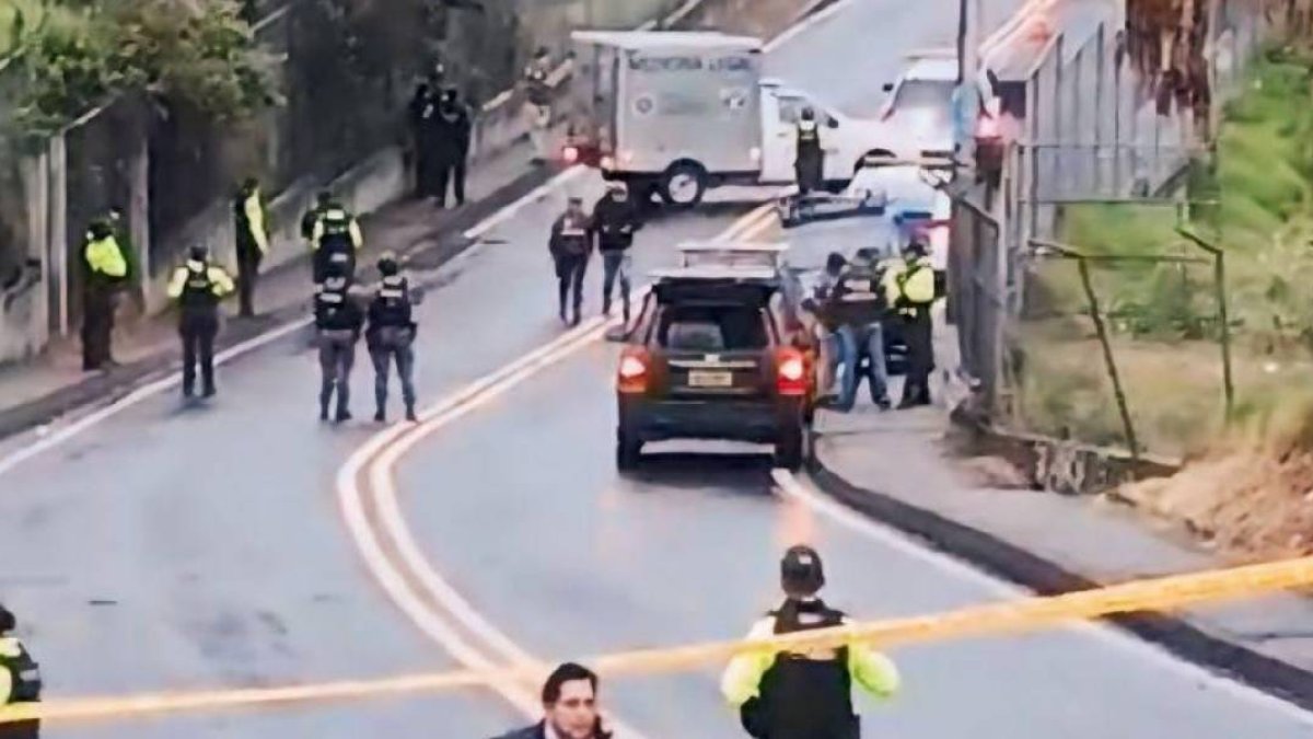 Al lugar donde se encontró el cadáver llegó personal de Medicina Legal