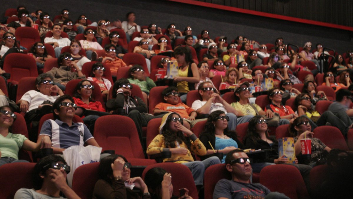 Acción.- El año pasado, Multicines S.A. adquirió la totalidad de las acciones de Cinemark del Ecuador S.A.