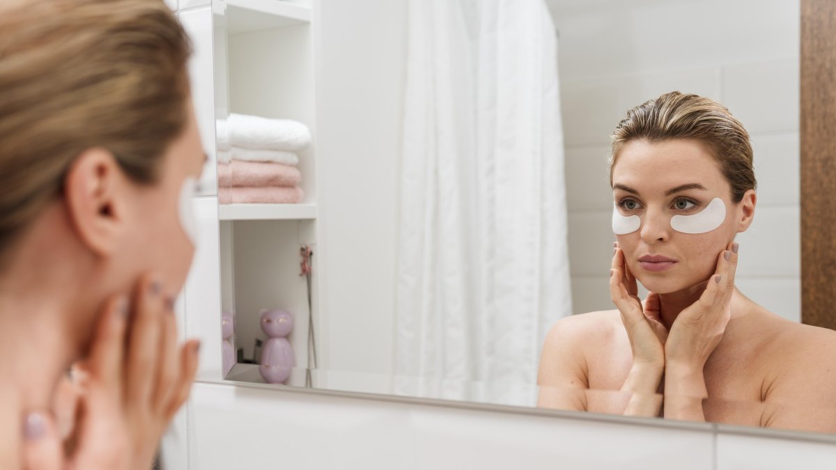 La vaselina es el truco que se necesita para borrar las bolsas de los ojos temporalmente