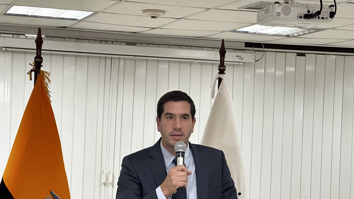 El titular encargado de Energía, Roberto Luque, en rueda de prensa este 22 de abril de 2024.