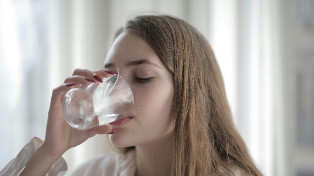 Los 12 voluntarios del experimento solo tomaron agua durante siete días.