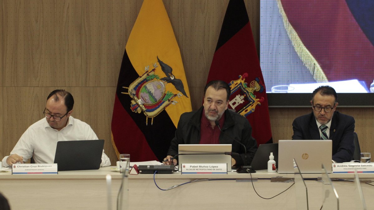 En Concejo se conoció el Proyecto de Resolución de Escala de Remuneraciones del Nivel Ejecutivo y Concejales Metropolitanos.