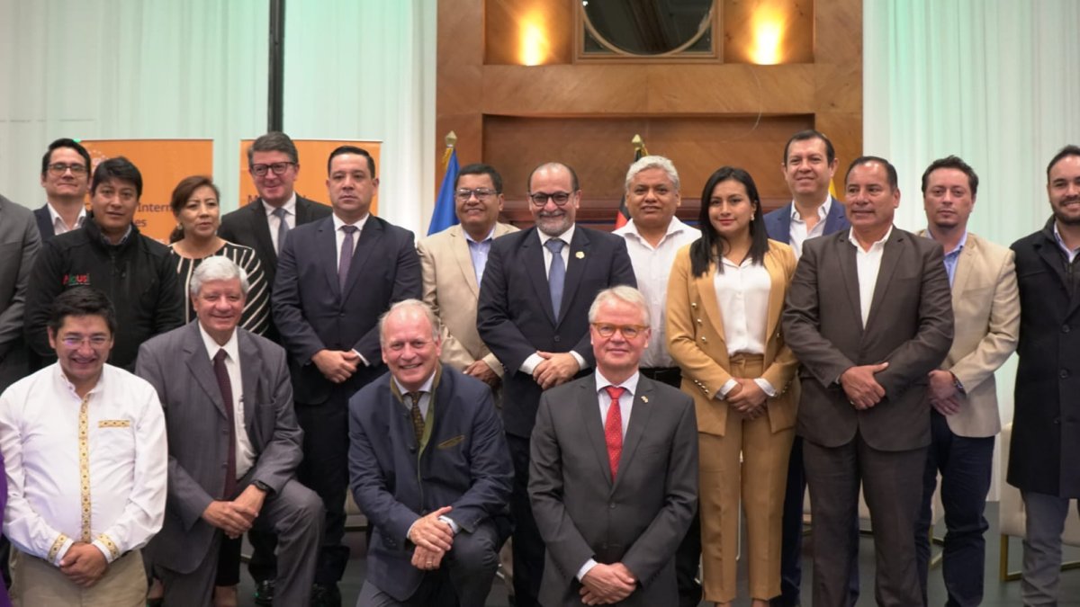 Autoridades, en el lanzamiento del programa.