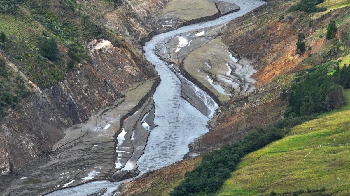 Fotografía del pasado 18 de abril del embalse Mazar, en la provincia del Azuay (Ecuador)