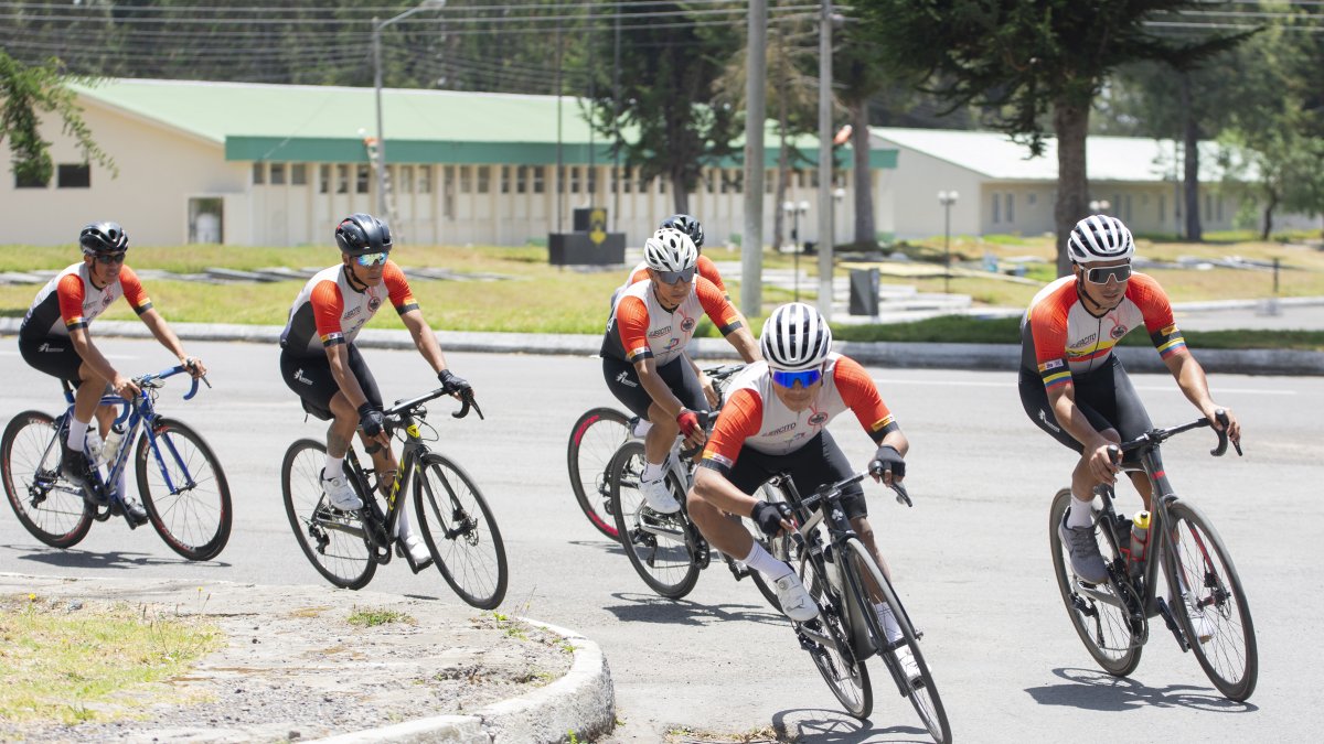 Los cinco integrantes del Team Ejército Ecuatoriano han incrementado sus entrenamientos para conseguir la clasificación al Mundial de Ciclismo Máster.