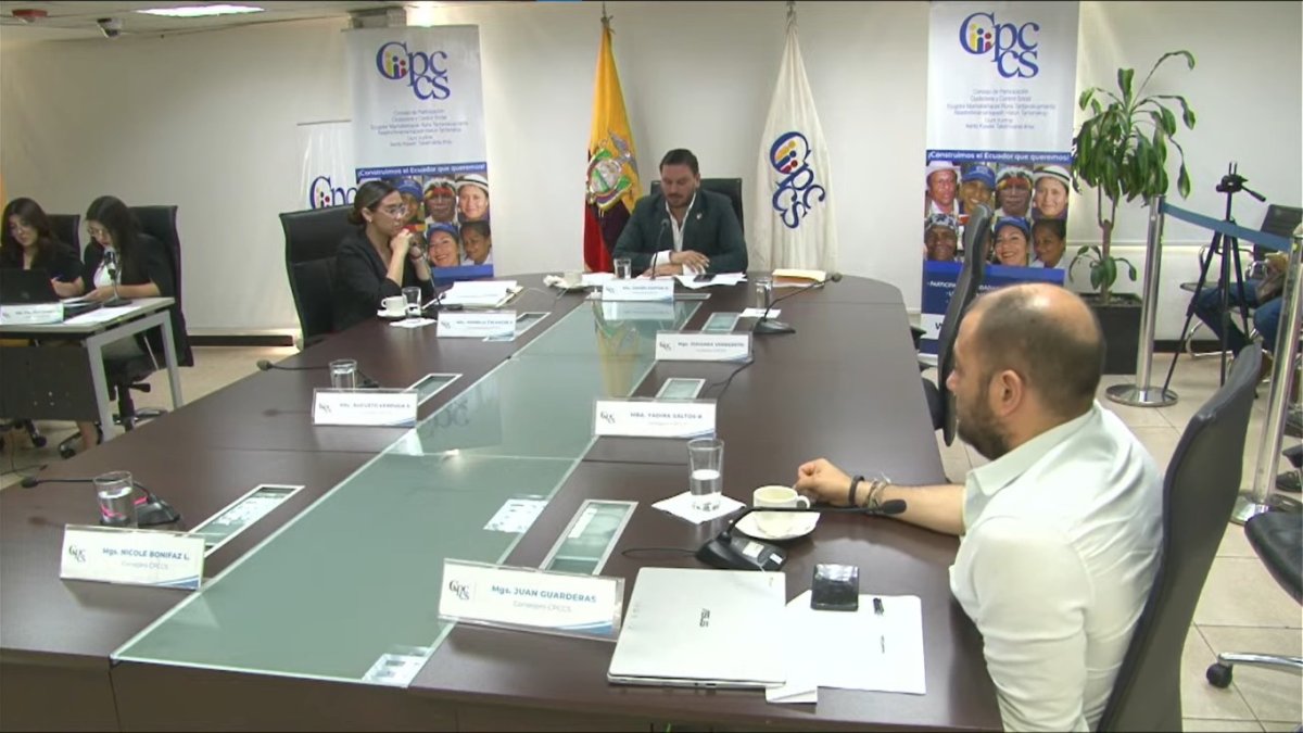 Nicole Bonifaz ni Johanna Verdezoto estuvieron en el pleno de forma presencial.