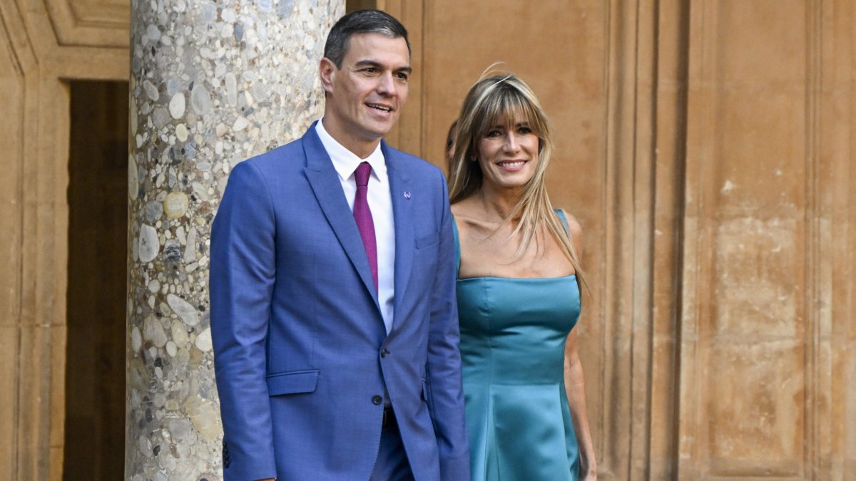 El presidente del Gobierno Pedro Sánchez acompañado de su esposa Begoña Gómez.