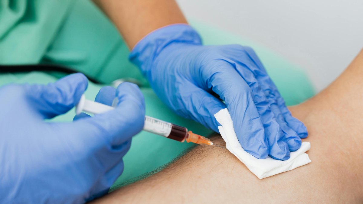 Aporte. El voluntario aporta en el tratamiento de pacientes oncológicos.