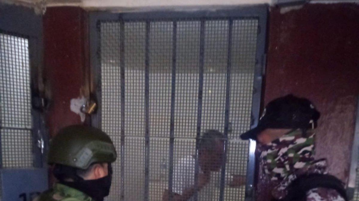 Datos. Horas después de su detención, circularon imágenes en redes sociales del exvicepresidente en su celda.