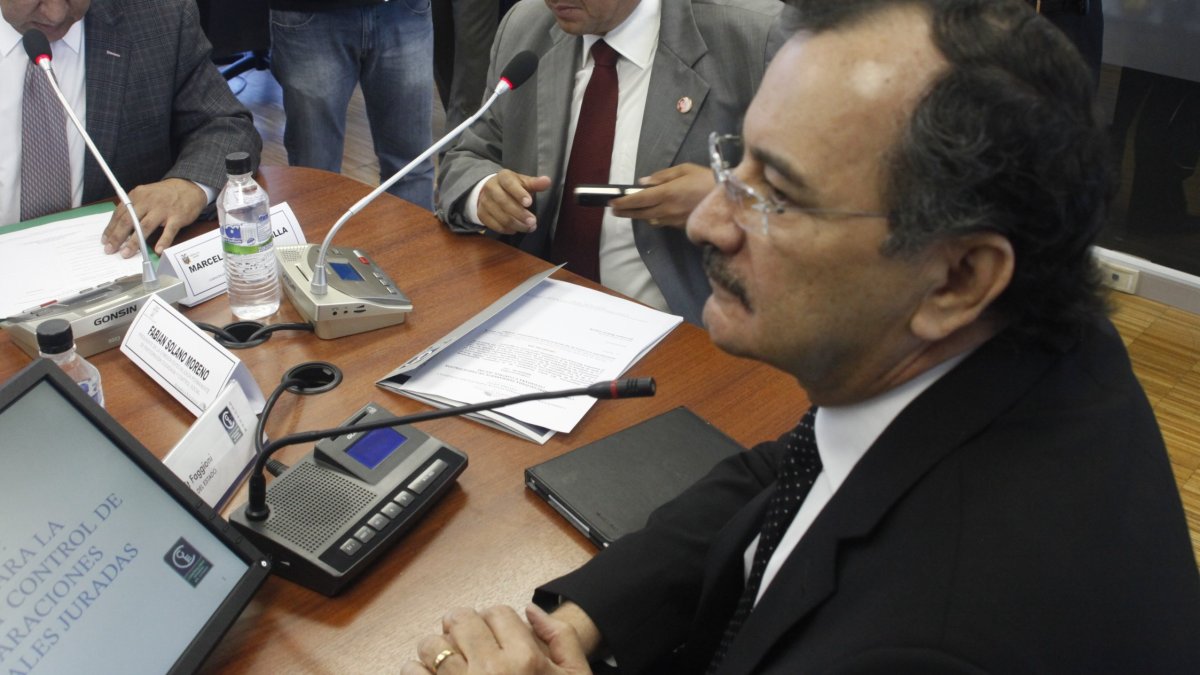 Correa asegura que no sabía quién era Pólit, cuando lo elogió en una presentación pública. Desvanecer una glosa fue uno de los favores del excontralor al expresidente