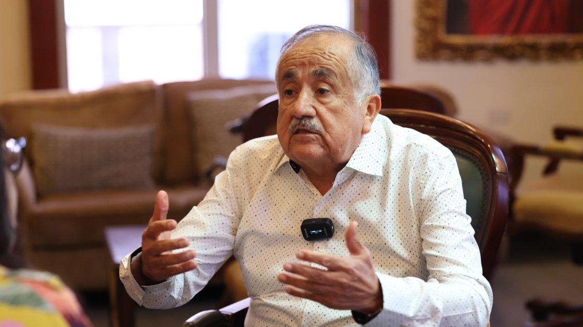 El exgobernador del Guayas Alberto Molina durante una entrevista con EXPRESO.