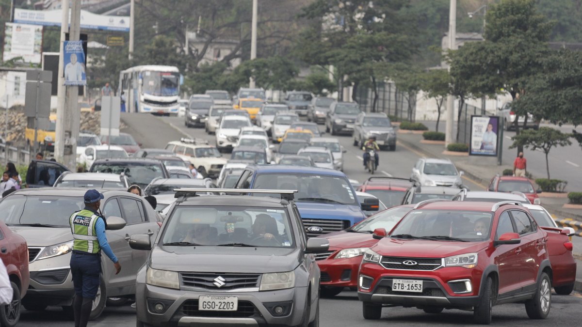 Situación. La avenida Las Aguas registra una alta demanda vehicular.