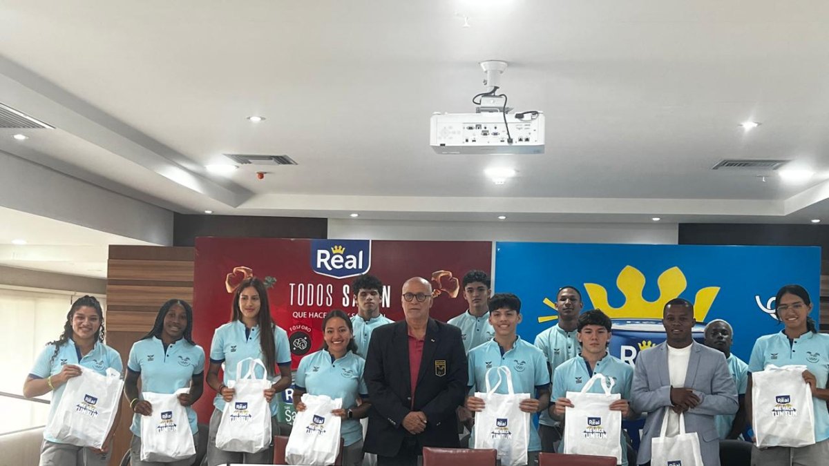 El acto contó con la participación del presidente de la institución, Jorge Delgado Panchana, deportistas de las disciplinas que cosecharon medallas, y el luchador Andrés Montaño.